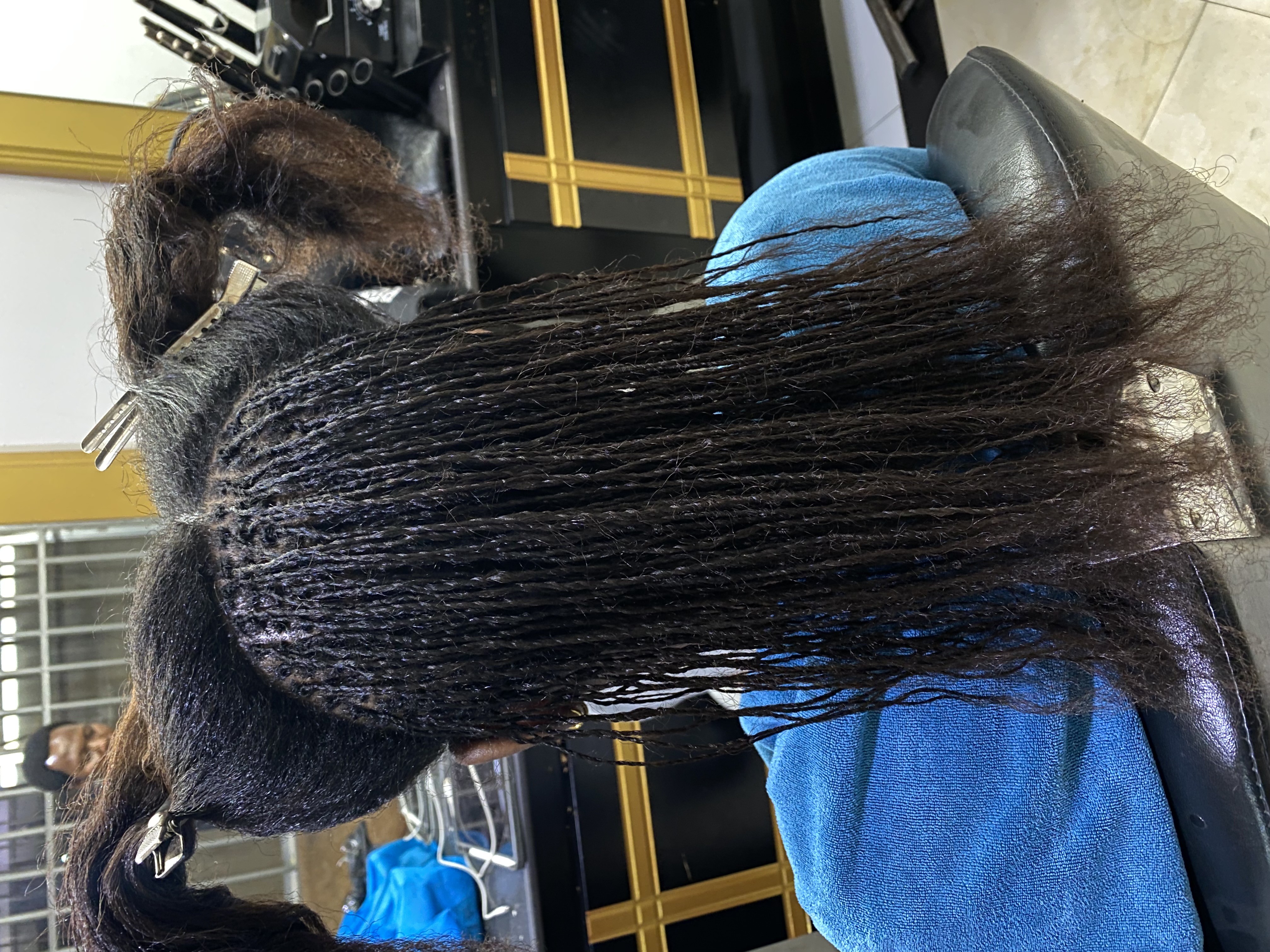 Microlocks Installation on Relaxed Hair: How Microlocks Extensions Make It Possible